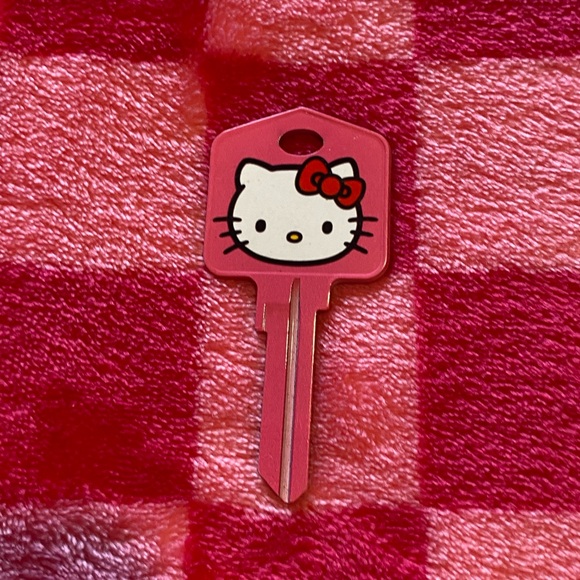New Hello Kitty house key - Picture 1 of 5